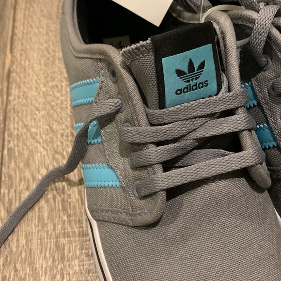 Adidas size Big Kid 5 Seeley J shoes NWT - Picture 2 of 9